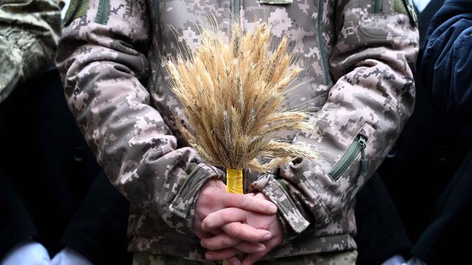 Seikat jerami yang melambangkan leluhur, kemakmuran, dan kesinambungan generasi, menjadi pusat perayaan Natal di Ukraina.