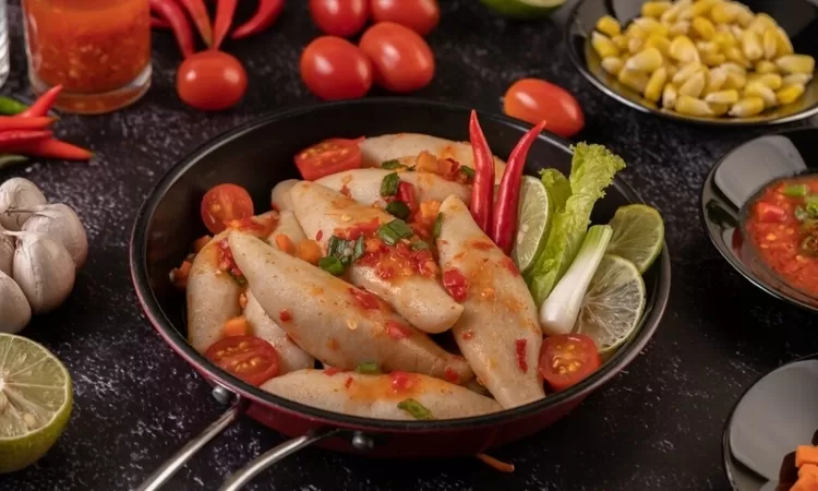 Rekomendasi 10 tempat kuliner terfavorit di kawasan sekitar Stasiun Kutoarjo, Purworejo, mulai dari seafood hingga café modern.