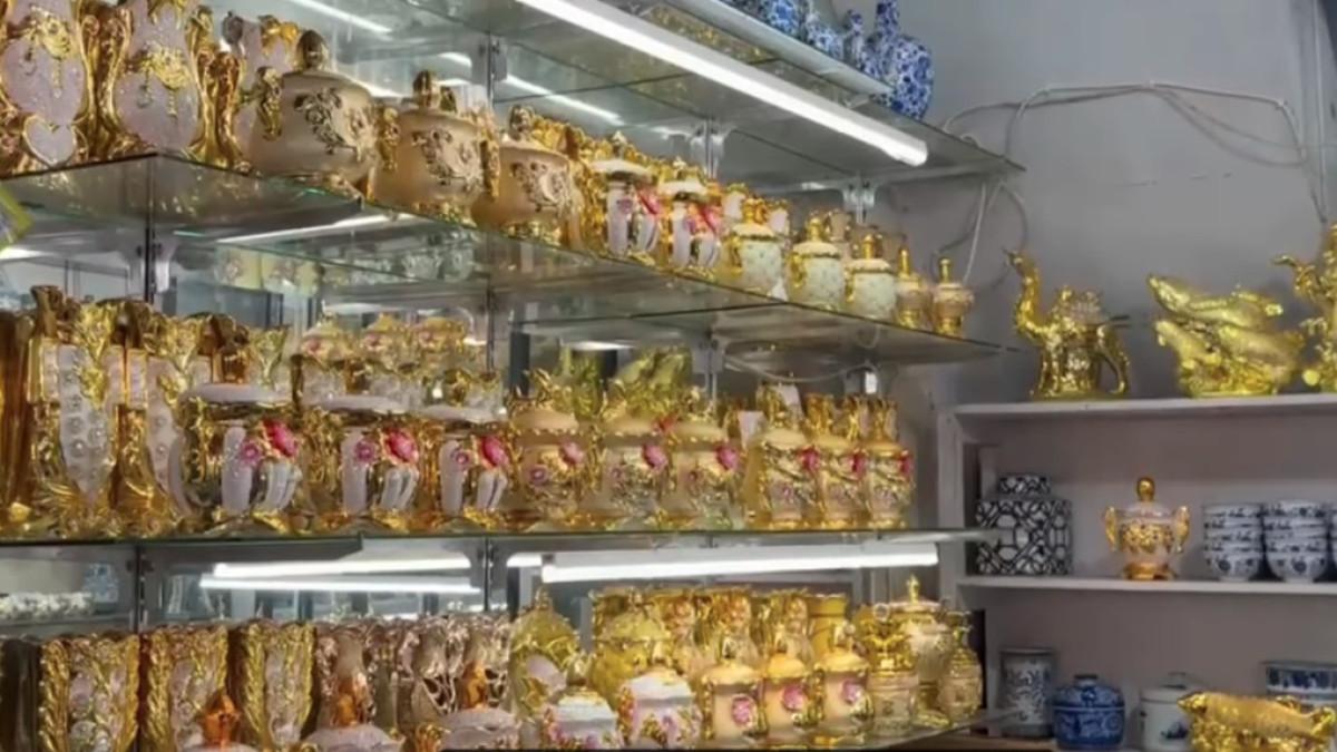 Temukan ragam keramik dan dekorasi rumah istimewa di Pasar Sitimang, pusat belanja keramik ikonik di Kota Jambi.