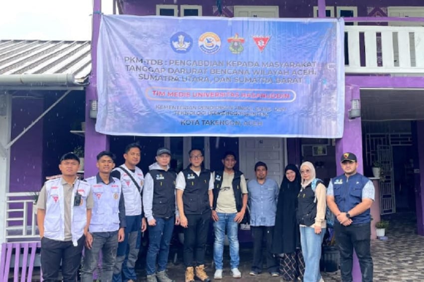 Tim Medis Universitas Hasanuddin menembus akses sulit demi menyentuh komunitas yang terisolasi pasca banjir dan longsor di Aceh Tengah.