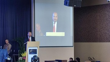 Mantan Kepala Bappenas berhasil mempertahankan disertasi yang membahas pengembangan pemimpin masa depan di perusahaan milik negara