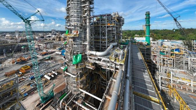 Dengan kapasitas produksi dan produksi ramah lingkungan, Kilang RDMP Balikpapan diproyeksi mampu menekan impor BBM dan menghemat devisa hingga Rp 60 triliun setiap tahun.