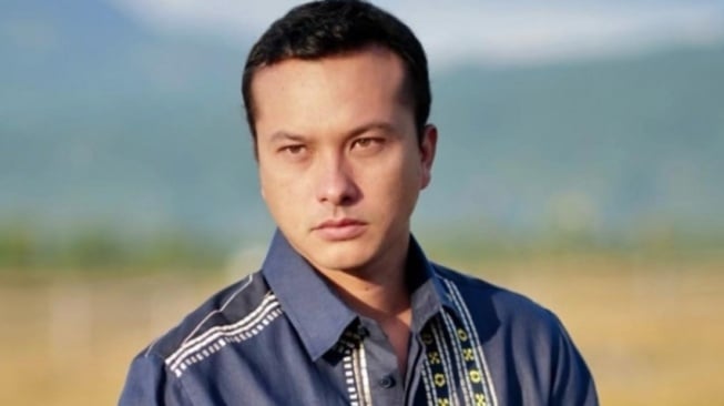 Dalam sebuah podcast bersama jurnalis senior Uni Lubis, Nicholas Saputra berbicara terbuka tentang duka, tanggung jawab lingkungan, dan nasib masyarakat di sekitar hutan Sumatra.