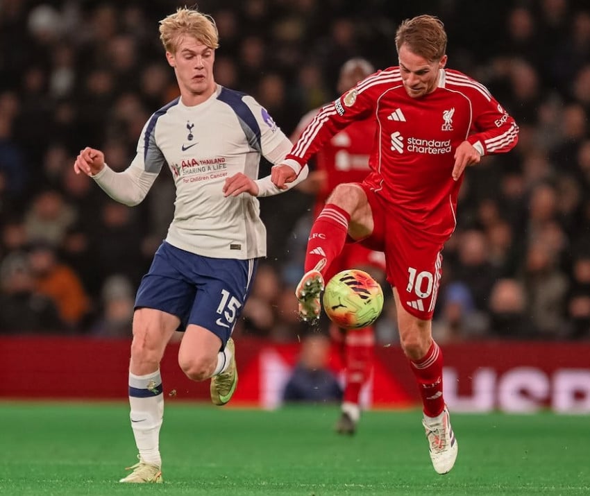 Liverpool mencuri 3 poin di markas Tottenham sementara Chelsea harus puas imbang di kandang Newcastle