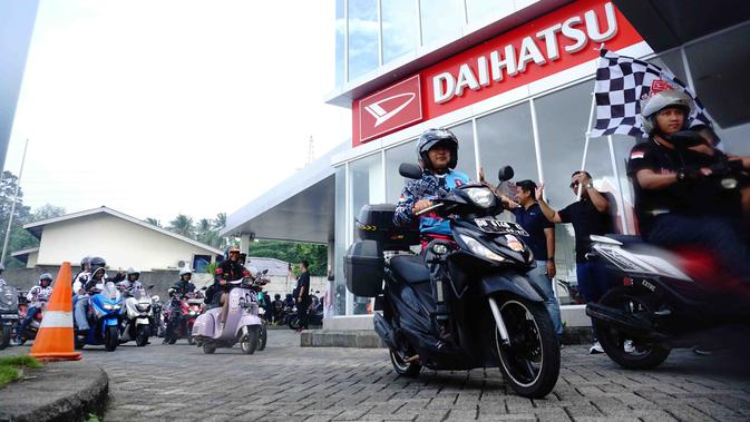 Acara ‘Daihatsu Kumpul Sahabat’ digelar di Bitung dengan rangkaian kegiatan komunitas, UMKM, dan hiburan untuk mempererat hubungan perusahaan, pelanggan, dan masyarakat.