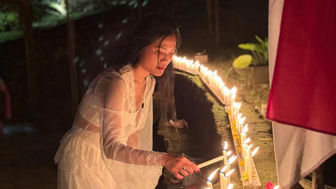 Desainer Migi Rihasalay dan pasangan memilih perayaan sederhana, memfokuskan doa dan empati bagi warga terdampak bencana